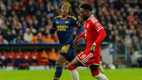 Allianz Arena'da Bayern Münih ile Arsenal arasında ÇŞL maçından bir pozisyon