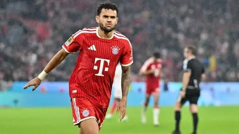 Bayern Münih oyuncuları maçta sevinç yaşarken