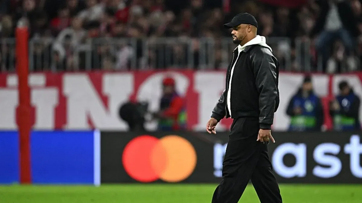 Bayern Münih antrenmanında takım ve teknik ekip