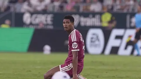 Cud Bellinqem Real Madrid forması ilə meydanda yürüyür