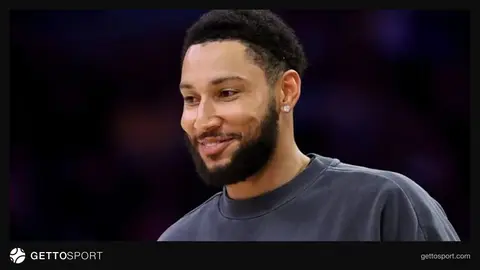 Ben Simmons Sacramento Kings formasıyla maç öncesi konuşma yaparken