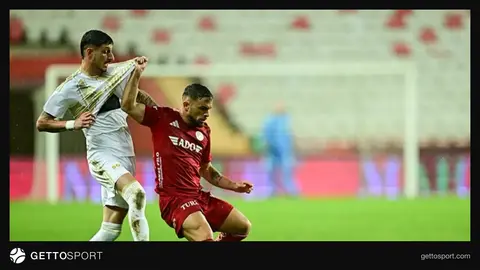 Benhur Keser rakibi sakatlanınca oyunu durdururken saha görüntüsü