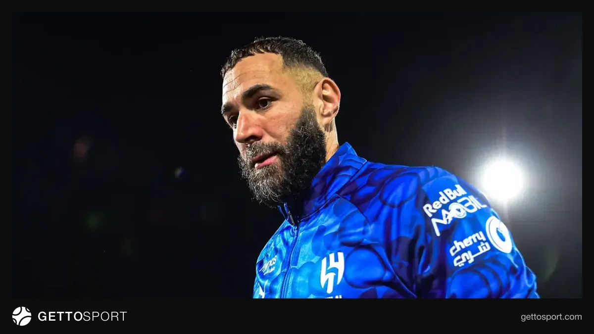 Kərim Benzema matçda və ya məşqdə, Lyon forması xatırladan fonla