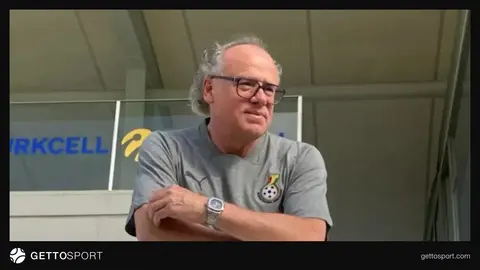 Bernard Lippert meydanda və ya mətbuat konfransında