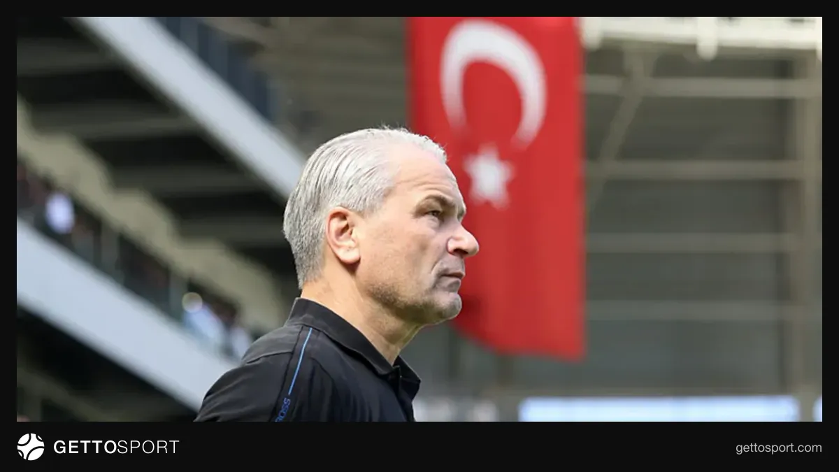 Bernd Storck maç sonrası açıklama yaparken