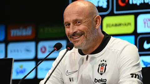 Beşiktaş futbolcuları formalarıyla birlikte sevinç yaşarken görüntü