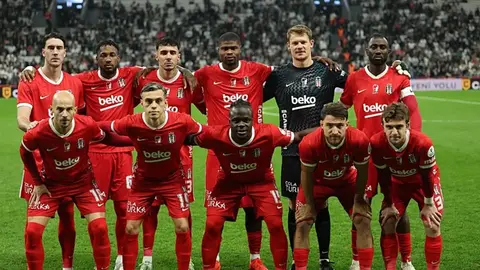 Beşiktaşlı futbolcular gol sonrası sevinç görüntüsü
