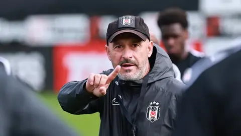 Beşiktaşlı futbolcular Vincenzo Italiano yönetiminde Nevzat Demir Tesisleri'nde antrenmanda