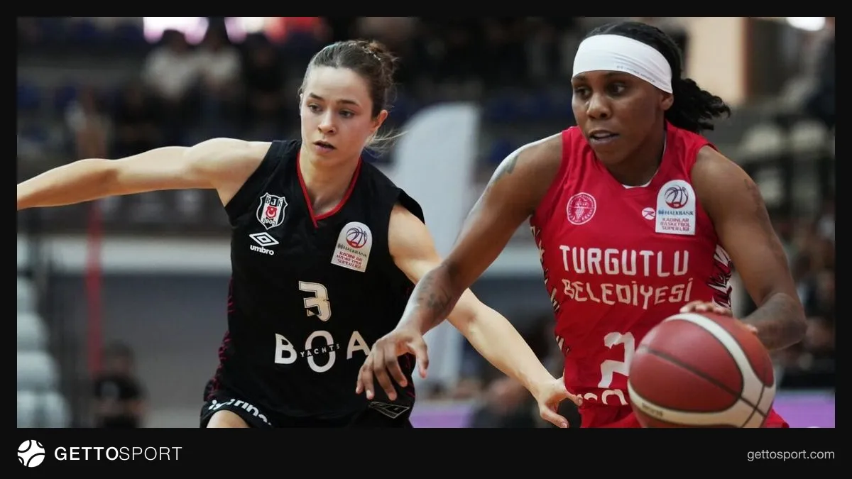 Beşiktaş BOA oyuncuları Turgutlu Belediyespor karşısında maç esnasında