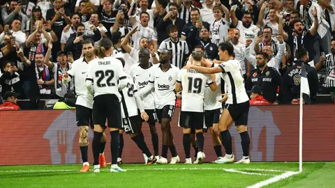 Beşiktaş oyuncuları Vodafone Park'ta maç sırasında