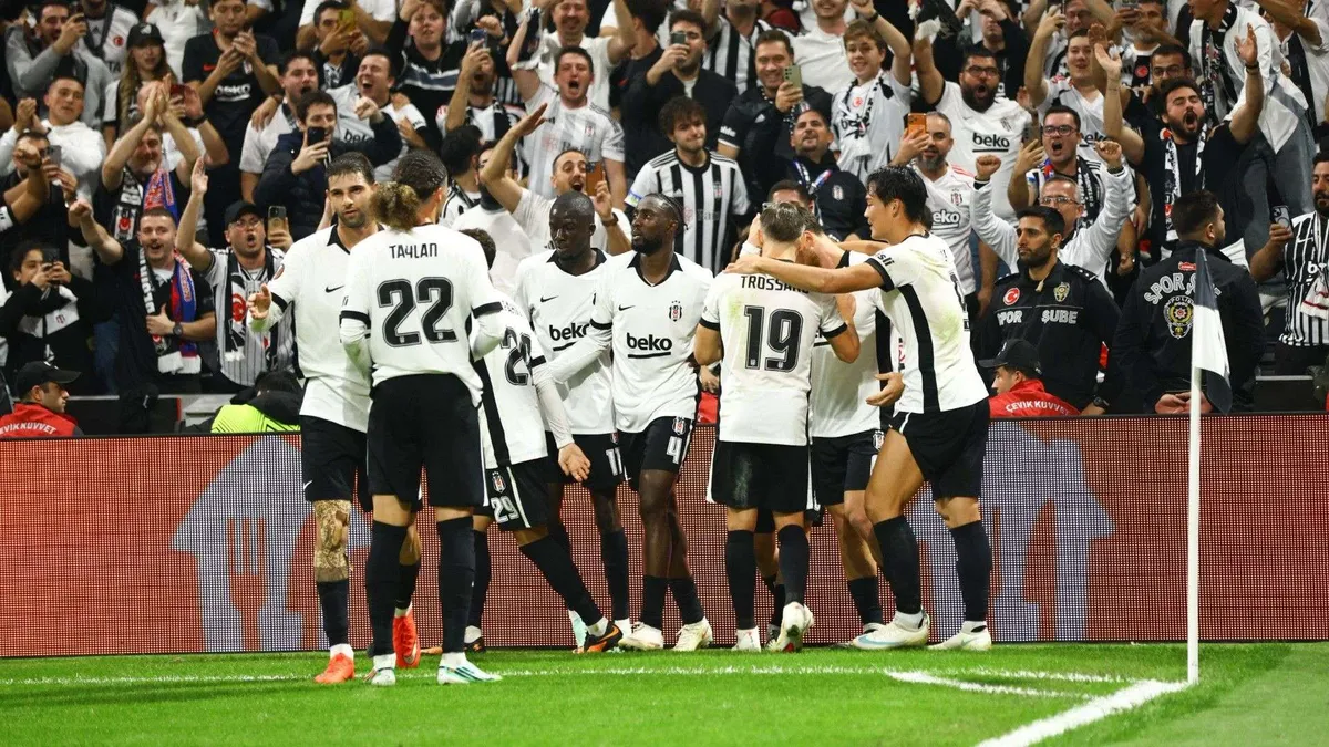 Beşiktaş oyuncuları Vodafone Park'ta maç sırasında