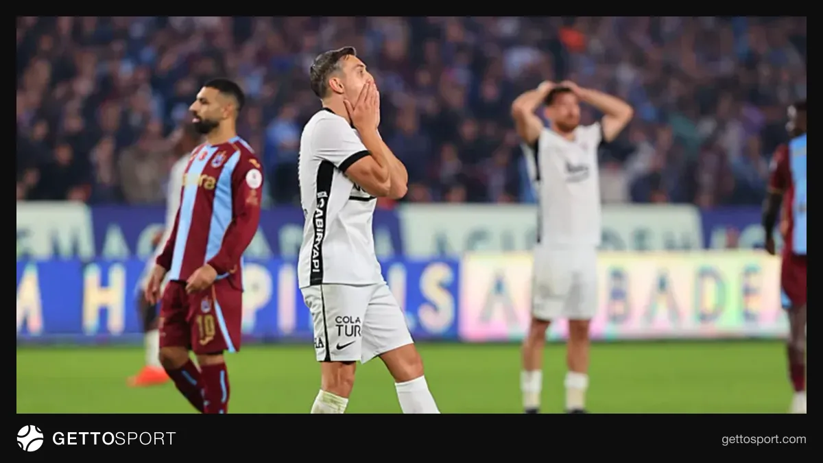 Trabzonspor-Beşiktaş maçından saha görüntüsü, sevinç ve hayal kırıklığı