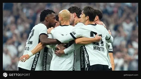 Beşiktaş futbolcuları Dolmabahçe Stadı'nda sevinç yaşarken