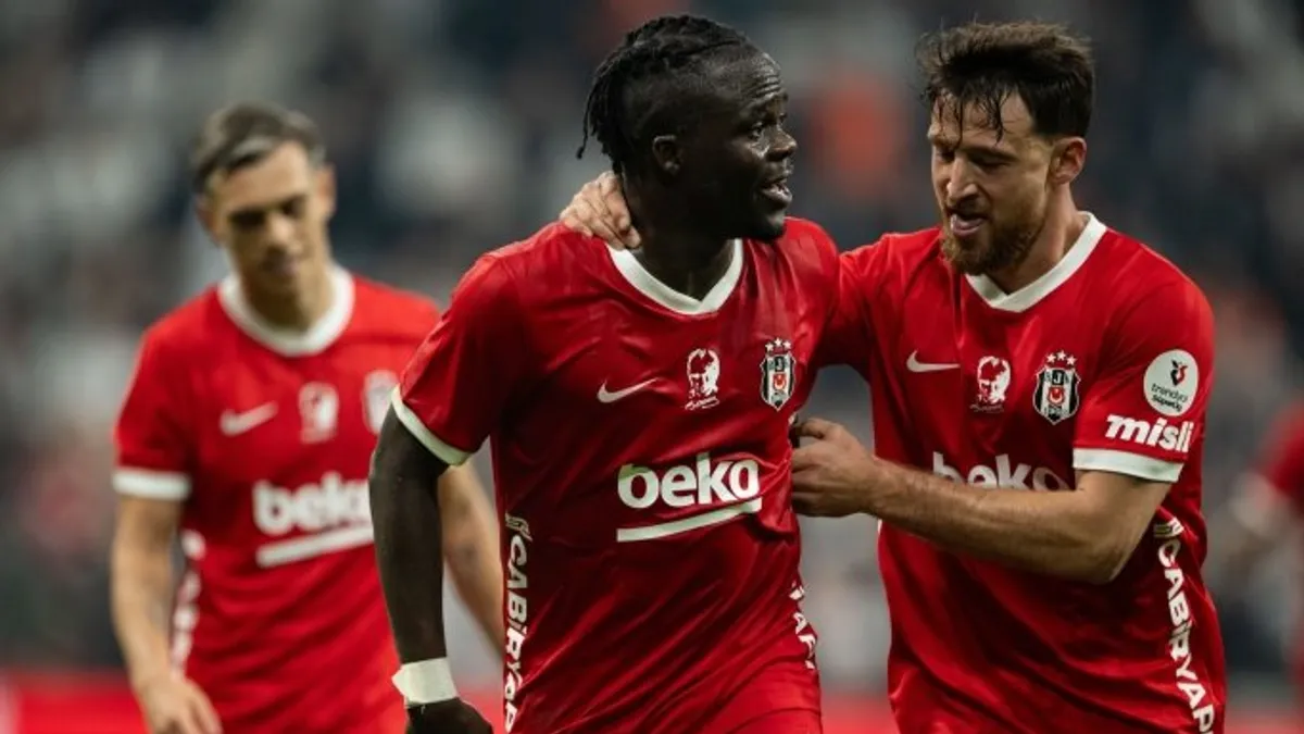 Beşiktaş oyuncuları Tüpraş Stadı'nda sevinç yaşarken