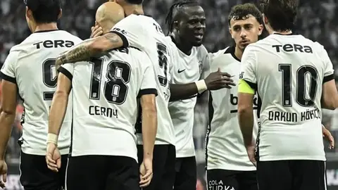 Batumi Stadionu və Beşiktaş loqosu