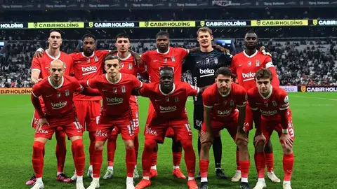 Beşiktaş taraftarları ve Batum stadyumu genel görüntüsü