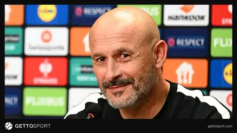 Beşiktaş antrenmanında Vincenzo İtaliano talimat verirken oyuncular