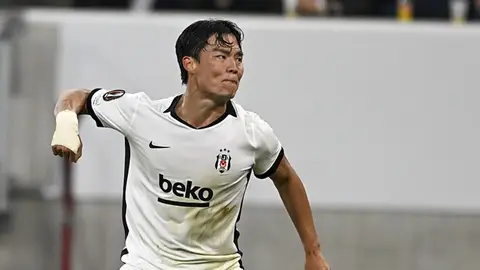Beşiktaş formasıyla Hyeon-Gyu Oh maç sırasında gol sevinci