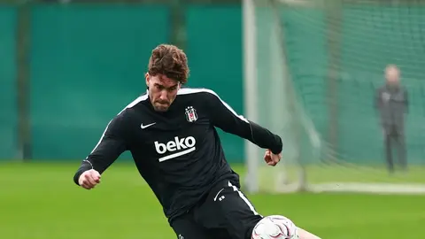 Beşiktaş oyuncuları Nevzat Demir Tesisleri'nde antrenmanda