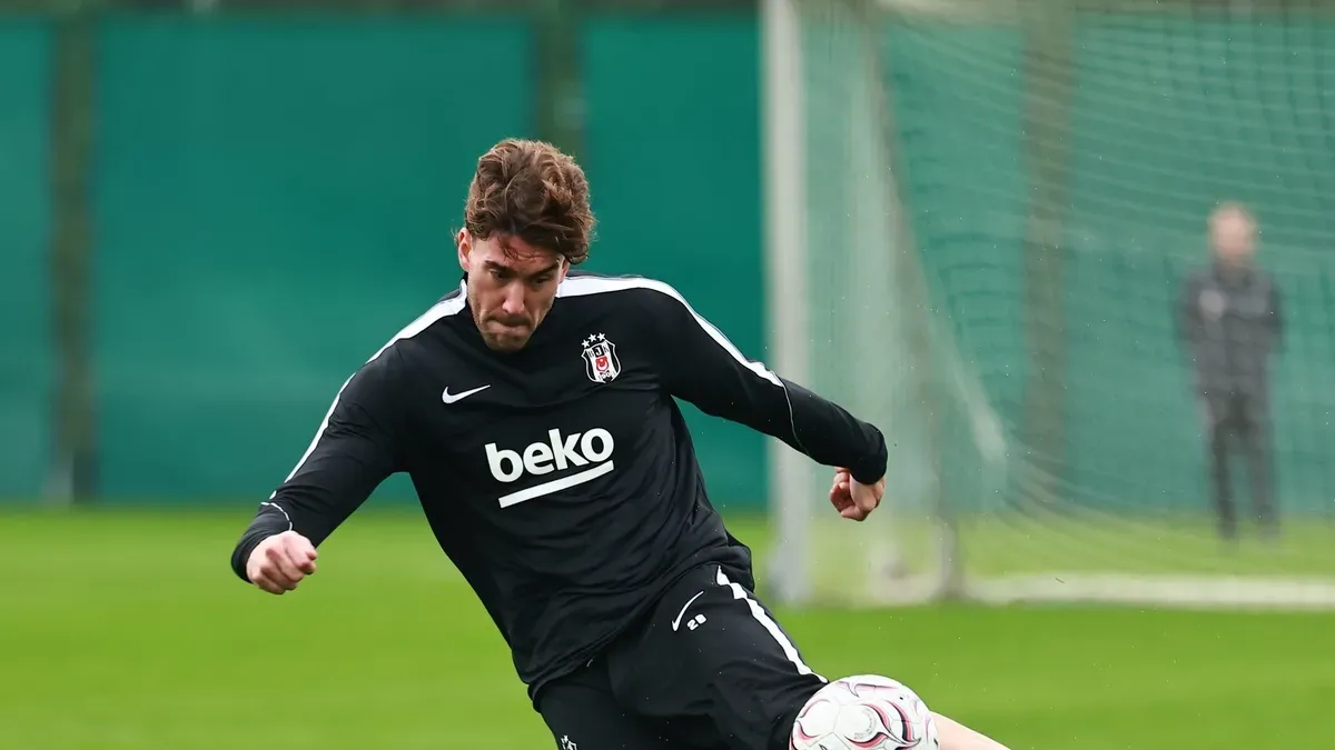 Beşiktaş oyuncuları Nevzat Demir Tesisleri'nde antrenmanda