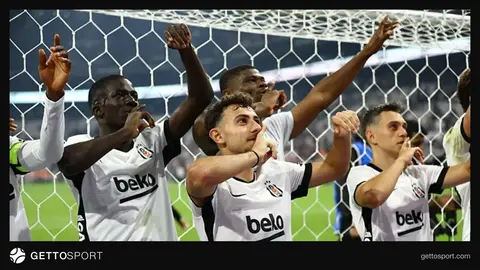 Beşiktaş formasıyla Dusan Vlahovic gol sevincinde, tribünler dolu