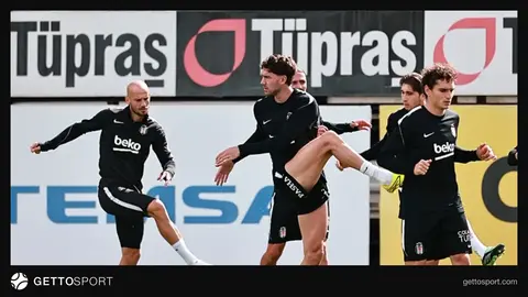 Beşiktaş futbolcuları Tüpraş Stadyumu'nda maç öncesi antrenmanda