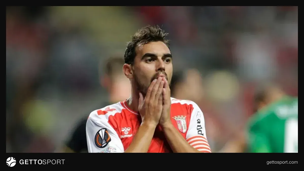Ricardo Horta Braga formasıyla top sürerken