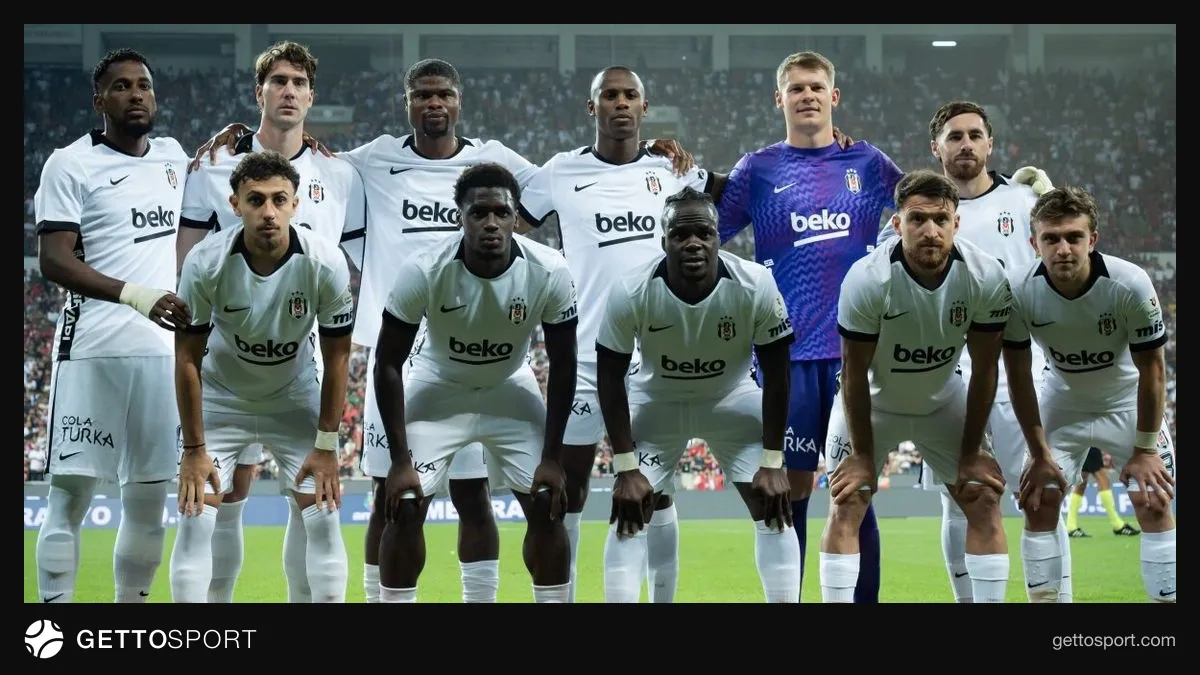 Beşiktaş savunma oyuncuları gol sevinci