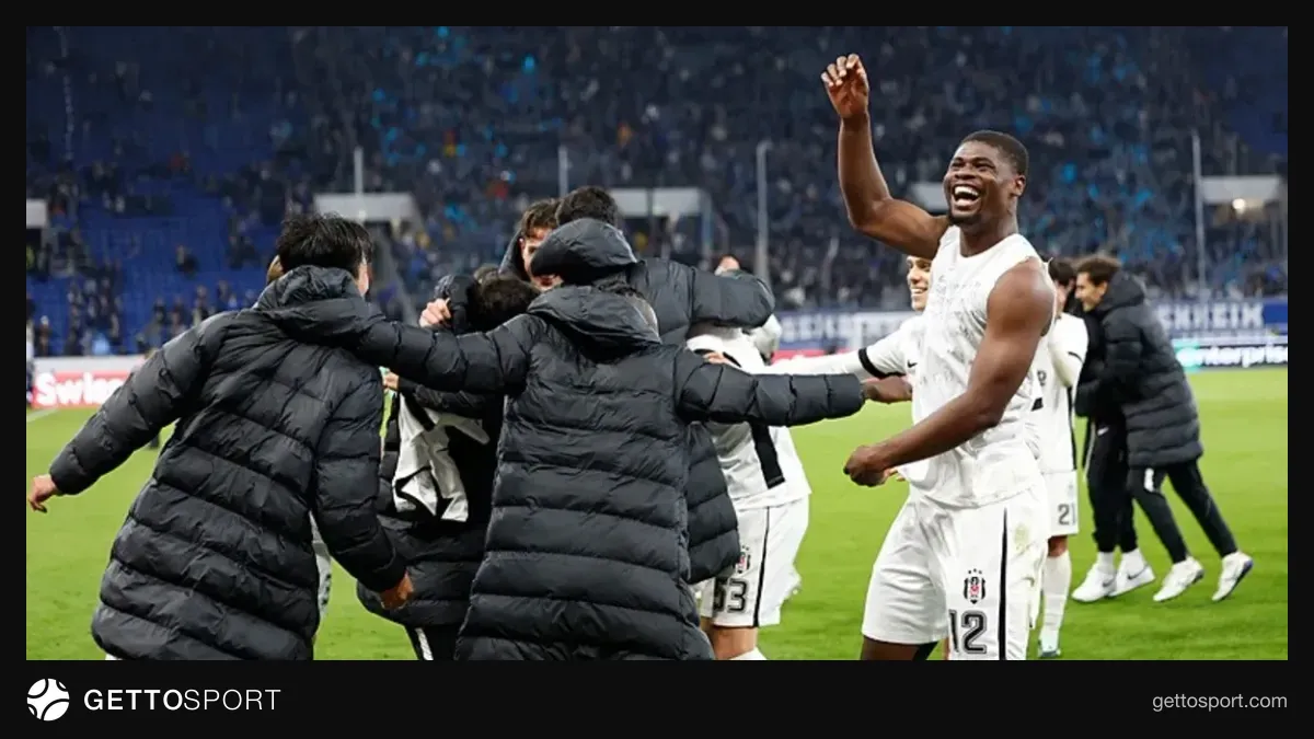 Rhein-Neckar-Arena'da siyah-beyaz formalı Beşiktaş taraftarları ve koreografi