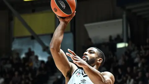 Beşiktaş oyuncuları son saniye sevinci yaşarken