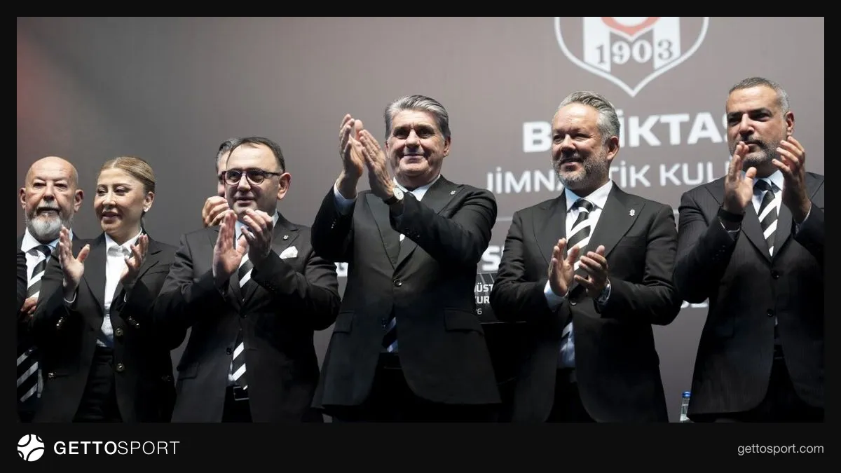 Beşiktaş logosu önünde yeni yönetim üyeleri ve kulüp binası