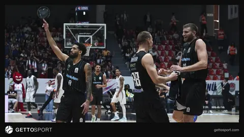 Biotekno Körfez Basket ve Aliağa Petkimspor oyuncuları maç sırasında