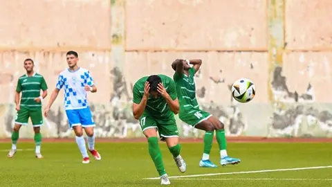 Azərbaycan Birinci Liqası oyunundan futbol meydançası və hakimlər