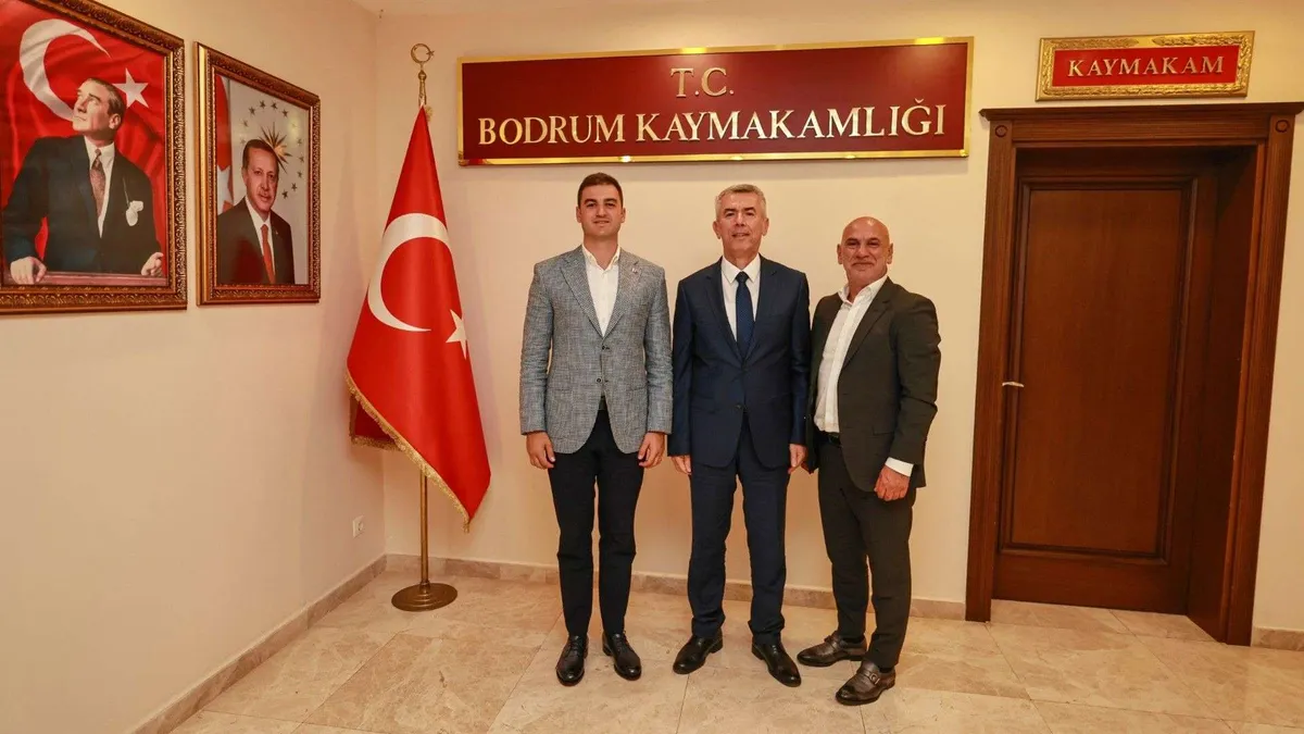 Taner Ankara yerel yönetim temsilcileriyle toplantıda konuşurken