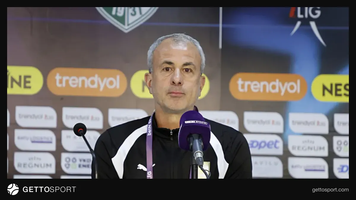 Basın toplantısında konuşan Bodrum FK teknik sorumlusu Sefer Yılmaz