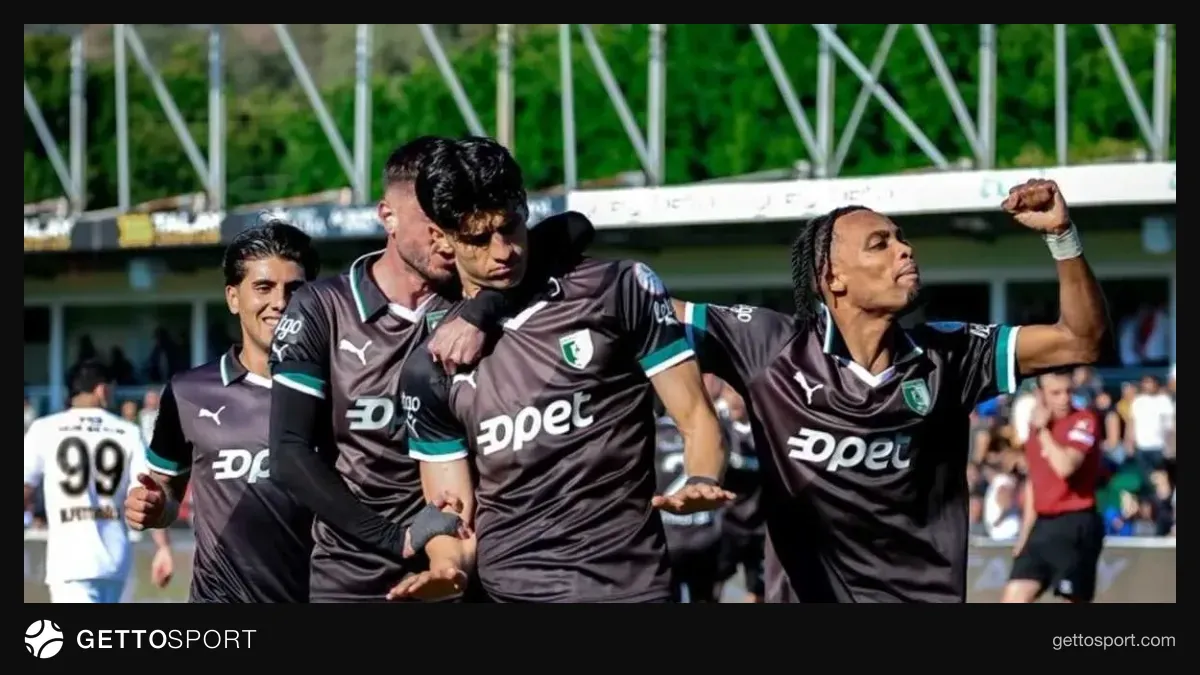 Bodrum FK futbolcuları maç öncesi ısınma yaparken