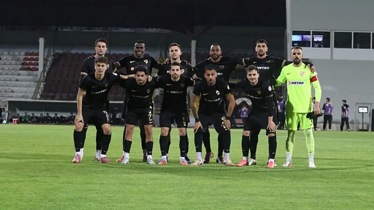 Boluspor futbolcuları maç sırasında üzgün ifadelerle sahada