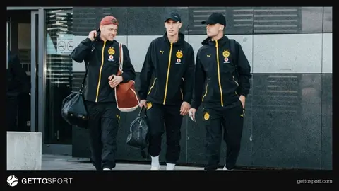 Borussia Dortmund oyunçuları və məşqçi hava limanında