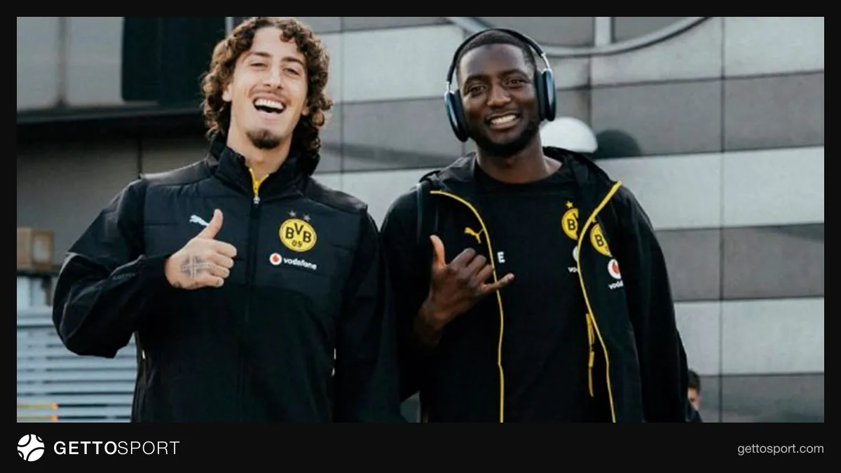 Borussiya Dortmund komandasının təyyarəyə minməsi və ya heyətin hava limanında görüntüsü