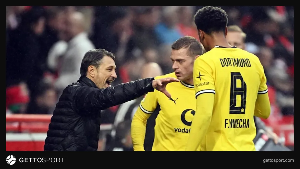 Borussiya Dortmund futbolçuları məşqdə və ya Bakıya gələn komanda görüntüsü