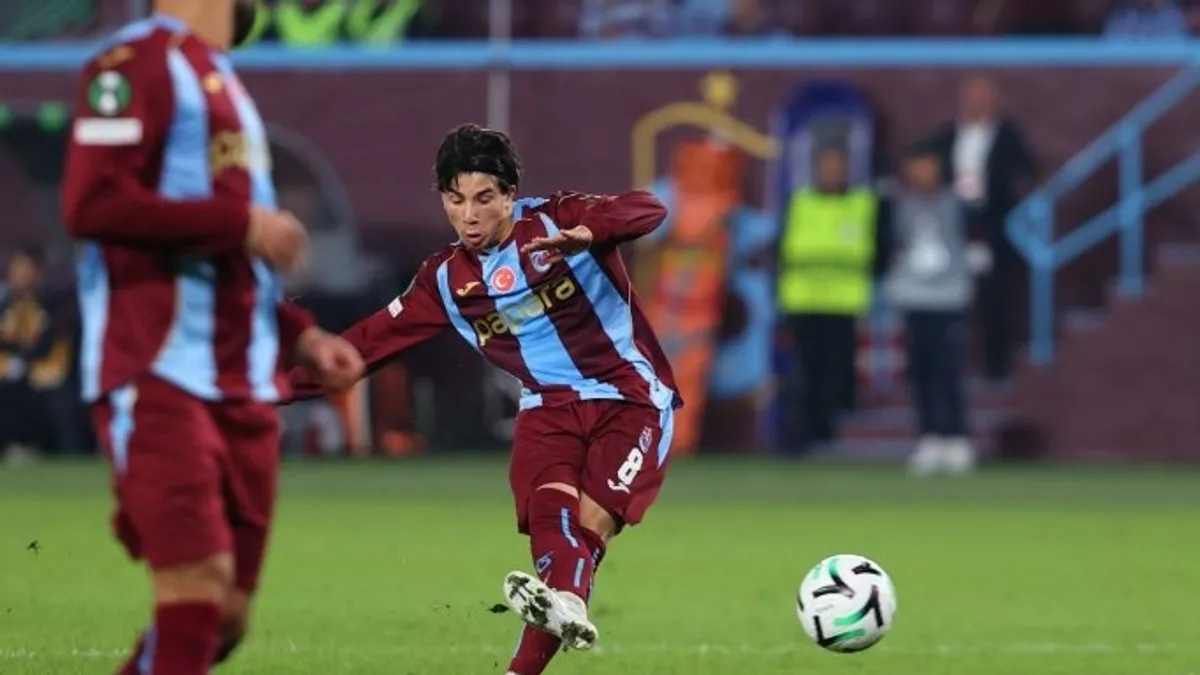 Benjamin Bouchouari saha içinde maç sonrası konuşuyor