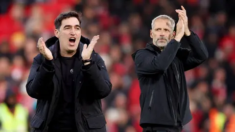 Bournemouth teknik direktörü Marco Rose ve oyuncular kutlama anı
