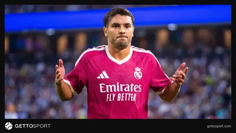 Brahim Diaz Real Madrid formasıyla top sürerken görüntü