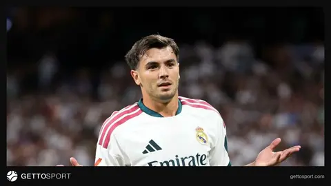 Brahim Díaz Real Madrid forması ilə meydanda yürüyür
