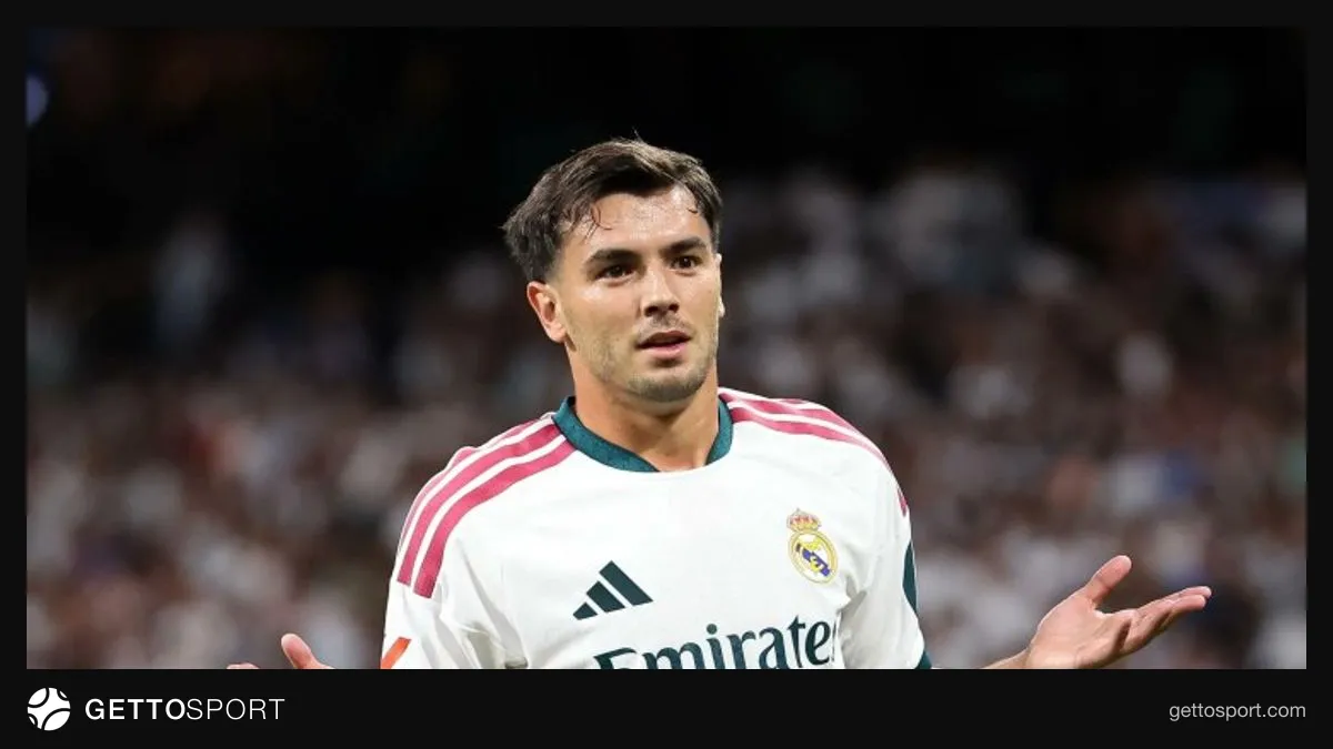 Brahim Díaz Real Madrid forması ilə meydanda yürüyür