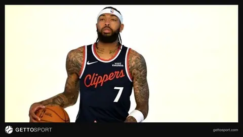 Tyronn Lue basın toplantısında konuşurken, Brandon Ingram antrenmanda