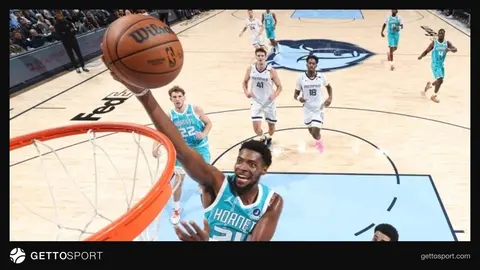 Brandon Miller Hornets formasıyla smaç sonrası sevinç
