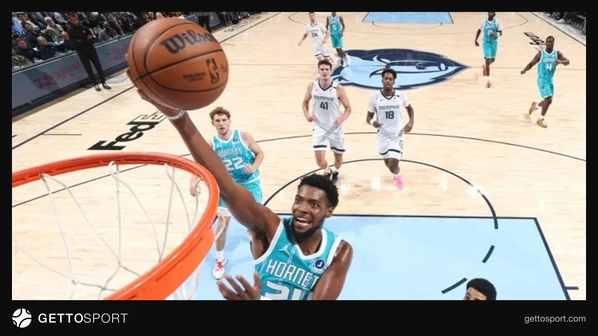 Brandon Miller Hornets formasıyla smaç sonrası sevinç