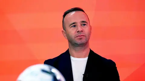 Branimir Subaşiç kameralara gülümsəyərək danışır