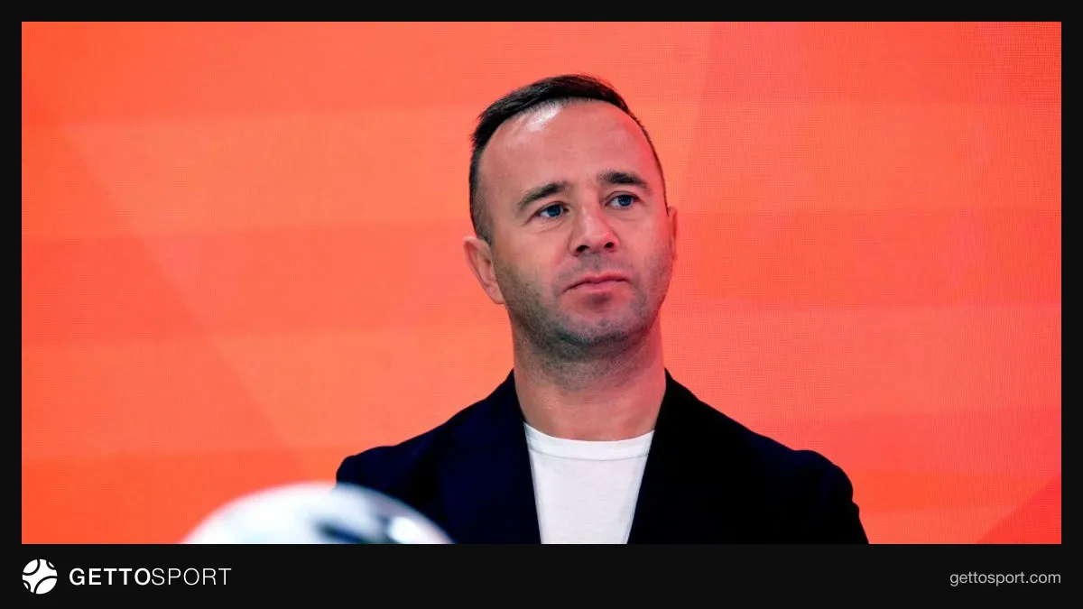 Branimir Subaşiç kameralara gülümsəyərək danışır